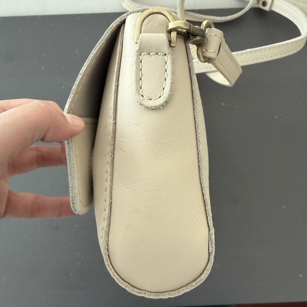 Portland Leather Cream Crossbody Shoulder Bag - Picture 14 of 16